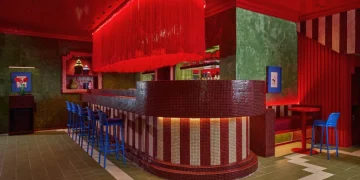 طراحی یک بار شبانه کوچک - جایی که رنگ قرمز شما را در بر میگیرد!