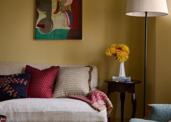 طراحی یک خانه ویلایی 4طبقه گرم و دلنشین و کمی شیطنت آمیز!