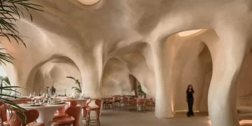 انحنای موج‌دار و گهواره‌مانند، از بدن زن و غارهای مصر الهام گرفته شده.