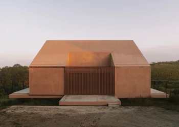 بررسی پروژه معماری خانه پلاژ Plaj House از مجله ArchDaily