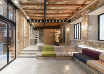 بازسازی و تبدیل یک کارگاه به محل سکونت - نتیجه عجیب و تحسین برانگیز!