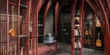 ساز گالری موسوی - بازسازی و دیزاین داخلی خاص یک فروشگاه ساز در تهران!