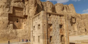 نقش رستم در حال فرو رفتن است...! خطر بزرگ برای مهم ترین میراث تاریخی ایران